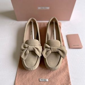 Miu Miu Donna Suede Bow Loafers 37 Sabbia Beige